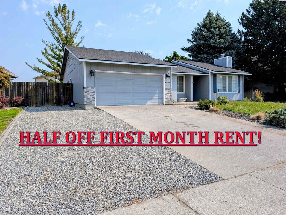 8609 W Hood Ave in Kennewick, WA - Building Photo