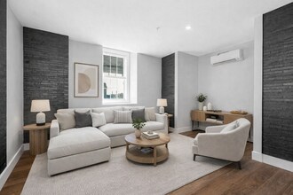 241 W 6th St, Unit 104 in Lowell, MA - Foto de edificio - Building Photo