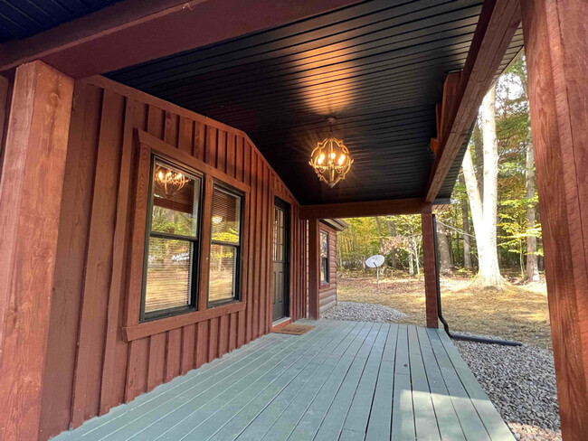 116 Oak Grove Cir in Franklin, PA - Building Photo - Building Photo