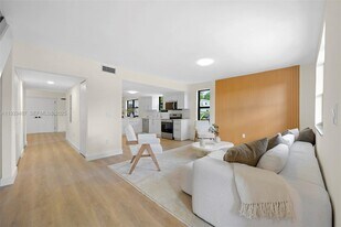 7994 Crespi Blvd in Miami Beach, FL - Building Photo