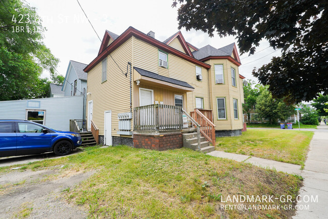 property at 423 8th St NW