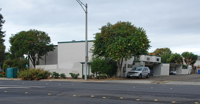 4467 Central Ave in Fremont, CA - Building Photo - Building Photo