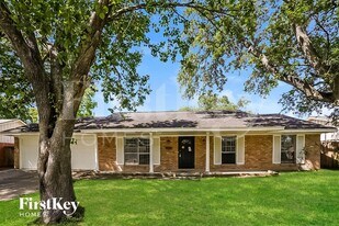 10423 Collingswood Rd in La Porte, TX - Building Photo