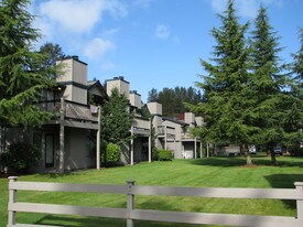 Hunters Glen Apartments in Lakewood, WA - Building Photo