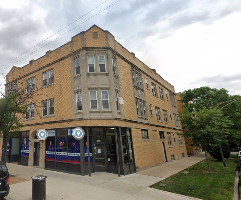 3533 W Fullerton Ave in Chicago, IL - Building Photo