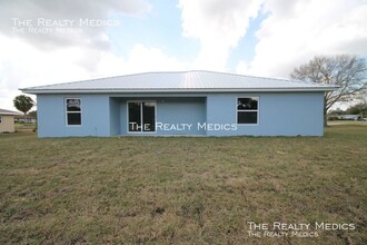 317 Cherry Tree Dr in Sebring, FL - Foto de edificio - Building Photo