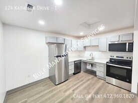 124 Kathleen Dr in New Brighton, PA - Building Photo