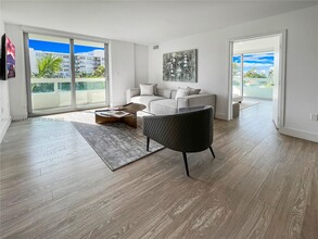1025 92nd St in Bay Harbor Islands, FL - Foto de edificio - Building Photo
