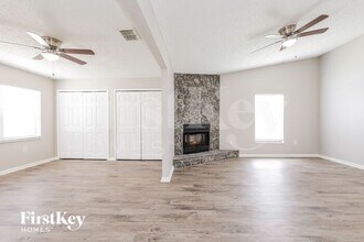 704 Del Rio Way in Kissimmee, FL - Foto de edificio - Building Photo