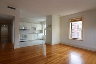 18 Dean Rd, Unit 12-3A in Brookline, MA - Building Photo - Building Photo