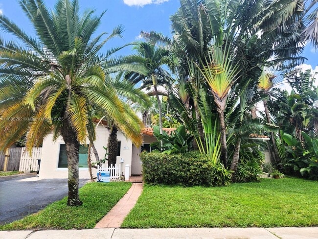 7509 Arthur St in Hollywood, FL - Building Photo - Building Photo
