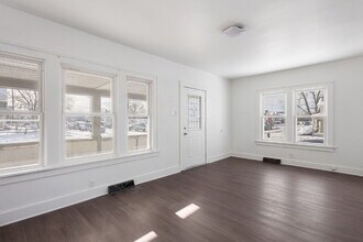 302 E Grove St in Mishawaka, IN - Building Photo - Building Photo