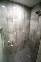 213 E Scotland Dr in Irving, TX - Building Photo - Building Photo