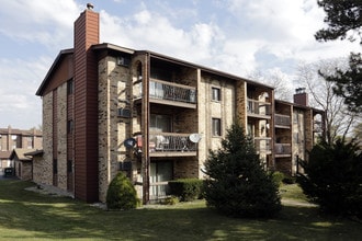 Orlan Brook Apartments in Orland Park, IL - Building Photo - Building Photo
