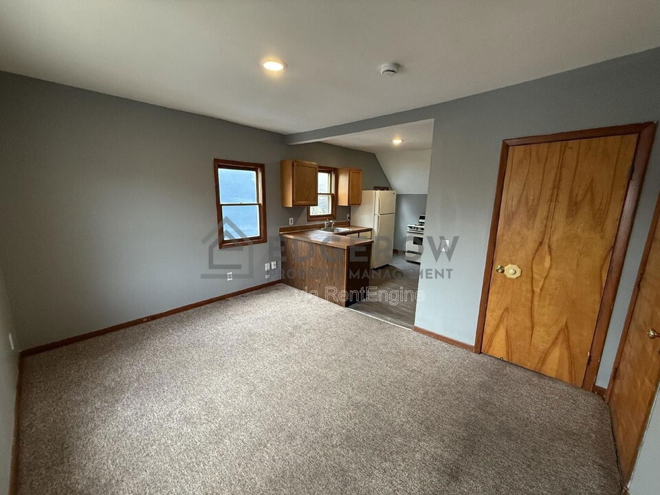 1354 Wealthy St SE in Grand Rapids, MI - Building Photo