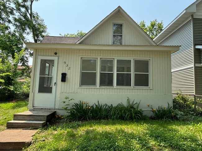 property at 932 York Ave