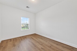 4506 Blue Mountain Laurel St in Pinehurst, TX - Building Photo - Building Photo