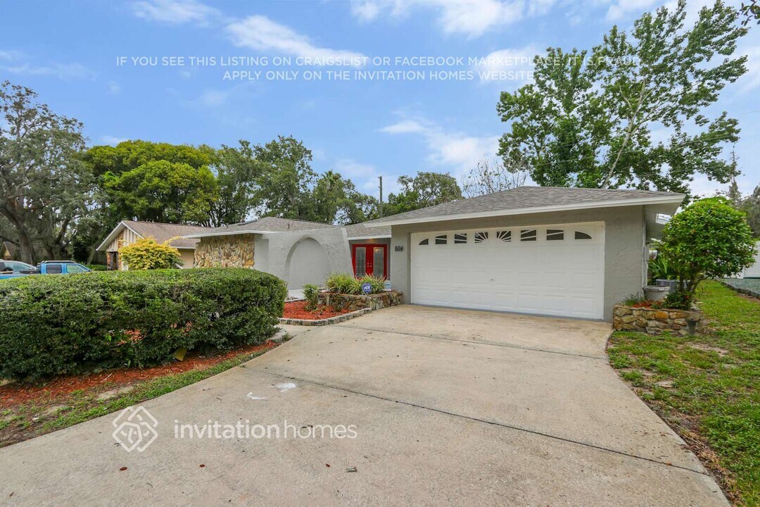 8814 Elm Leaf Ct in Port Richey, FL - Foto de edificio