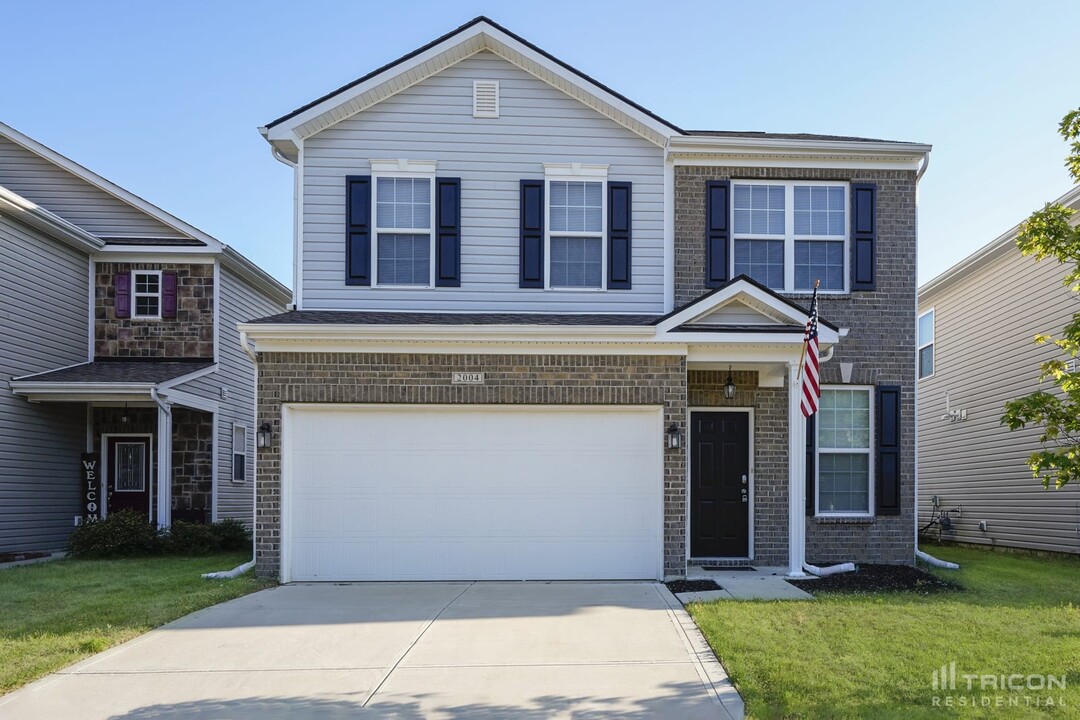 2004 Shadow Creek Blvd in Columbus, IN - Building Photo