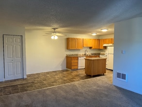 17260 SW Heritage Ct in Beaverton, OR - Building Photo - Building Photo