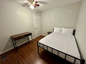 1802 N Prairie Ave in Dallas, TX - Building Photo - Building Photo