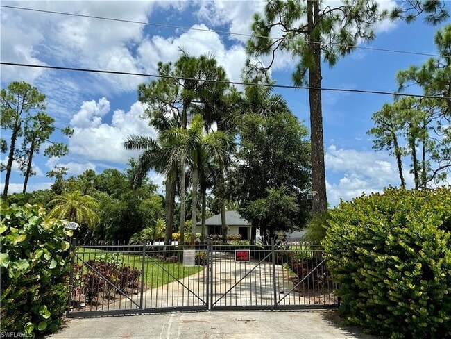 5580 Cynthia Ln, Unit A236 in Naples, FL - Building Photo - Building Photo