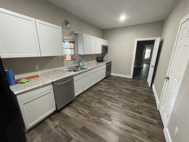 301 W College St in Athens, TX - Building Photo - Building Photo
