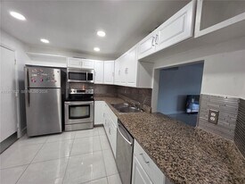 1351 NE 191st St in Miami, FL - Building Photo