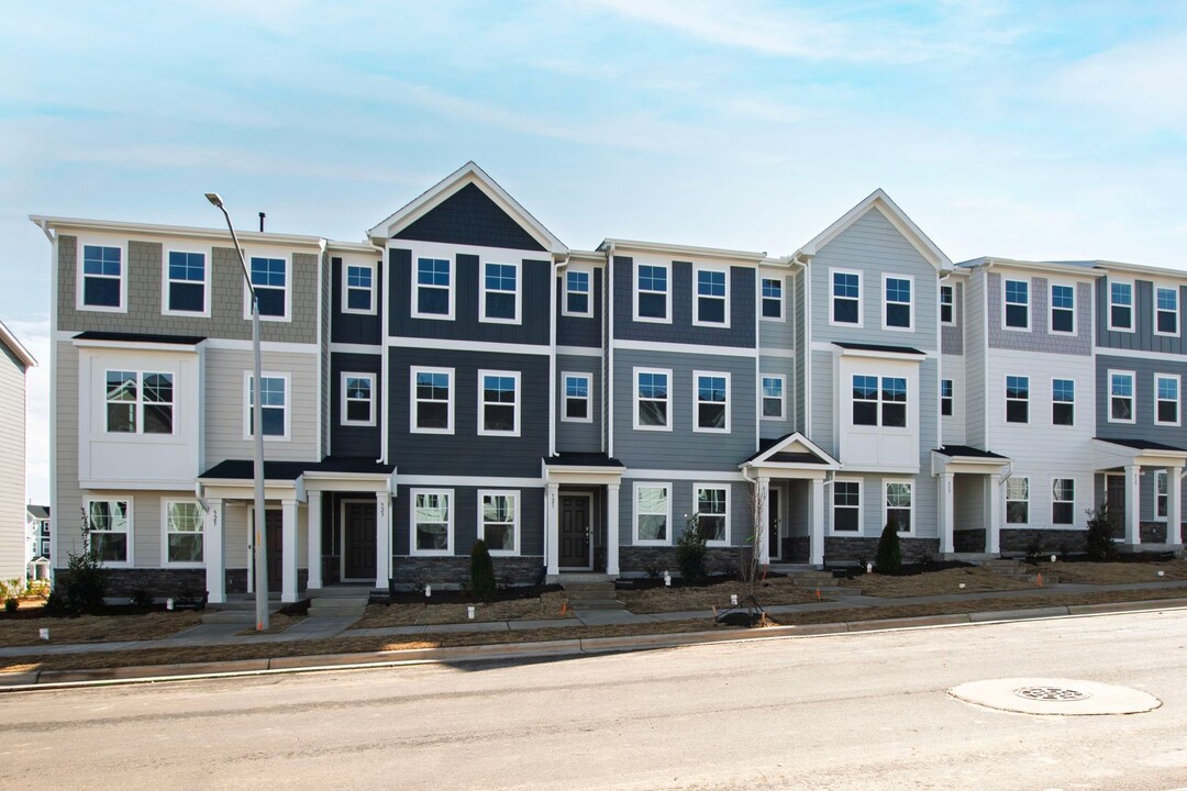 521 Deercroft Dr in Apex, NC - Building Photo