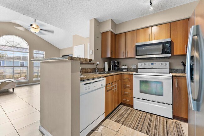 1365 Crystal Way, Unit H in Delray Beach, FL - Building Photo - Building Photo