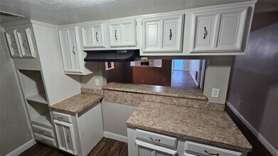 3118 Brookdale Dr in Humble, TX - Foto de edificio - Building Photo