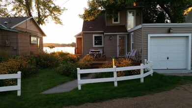 2003 Arbor Ln in Mound, MN - Foto de edificio - Building Photo