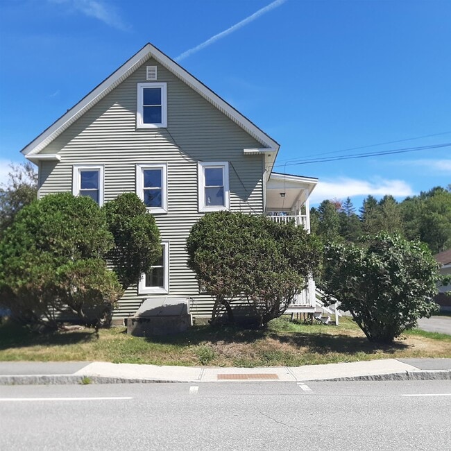 890 Washington St in Colebrook, NH - Building Photo - Building Photo