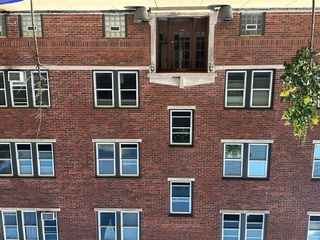 2501 W Cullom Ave in Chicago, IL - Building Photo - Building Photo