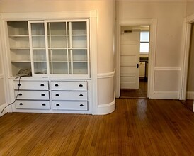 59 Boylston St, Unit 3 in Brookline, MA - Foto de edificio - Building Photo