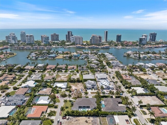 521 Neapolitan Ln in Naples, FL - Building Photo - Building Photo