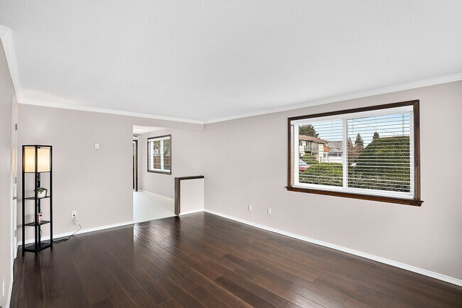 1016 9th St SE, Unit 1 in Puyallup, WA - Foto de edificio - Building Photo