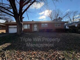 2408 Caverhill Dr in St. Louis, MO - Building Photo