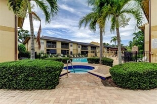 12261 Sailwinds Dr in Largo, FL - Building Photo