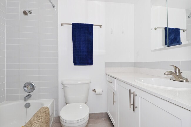 00905 in Vancouver, BC - Building Photo - Building Photo