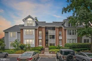 7602 Lakeside Village Dr, Unit C in Falls Church, VA - Building Photo