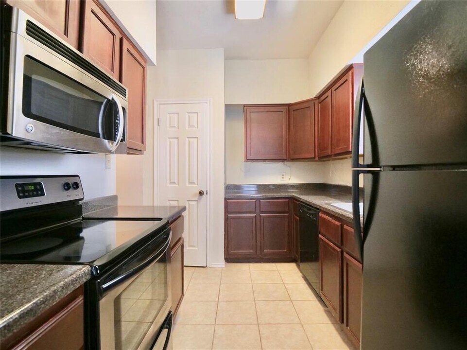 1103 Dulles Ave in Stafford, TX - Building Photo