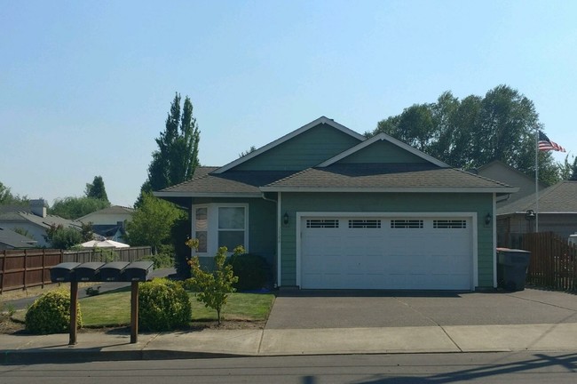 1586 NE Grandhaven Dr
