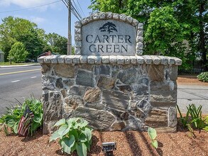 31 Patrick Rd in Tewksbury, MA - Foto de edificio - Building Photo