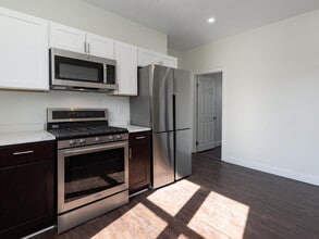 35 Valley St, Unit #2 in Providence, RI - Foto de edificio - Building Photo