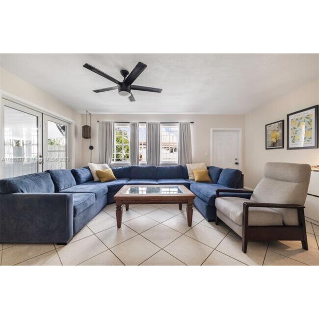 2928 SW 5th St in Miami, FL - Foto de edificio - Building Photo