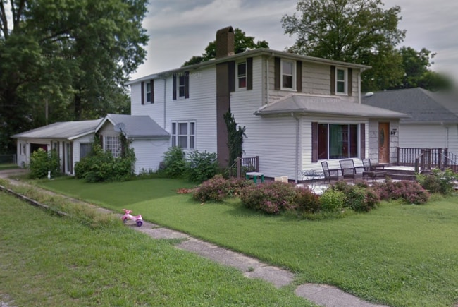 311 W 5th St in Benton, IL - Building Photo - Building Photo
