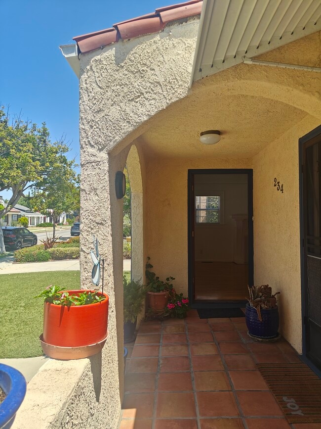 234 Roswell Ave in Long Beach, CA - Foto de edificio - Building Photo
