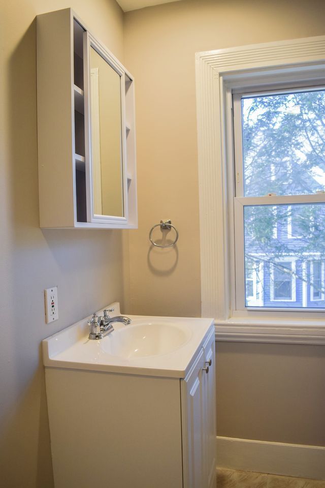 113 Railroad Ave, Unit #2 in South Hamilton, MA - Foto de edificio - Building Photo