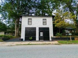 340 W Washington St in Monticello, GA - Building Photo